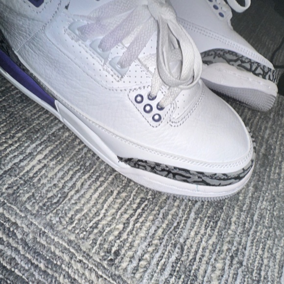 Jordan 3 Iris (kids 4.5Y) - Picture 4 of 5